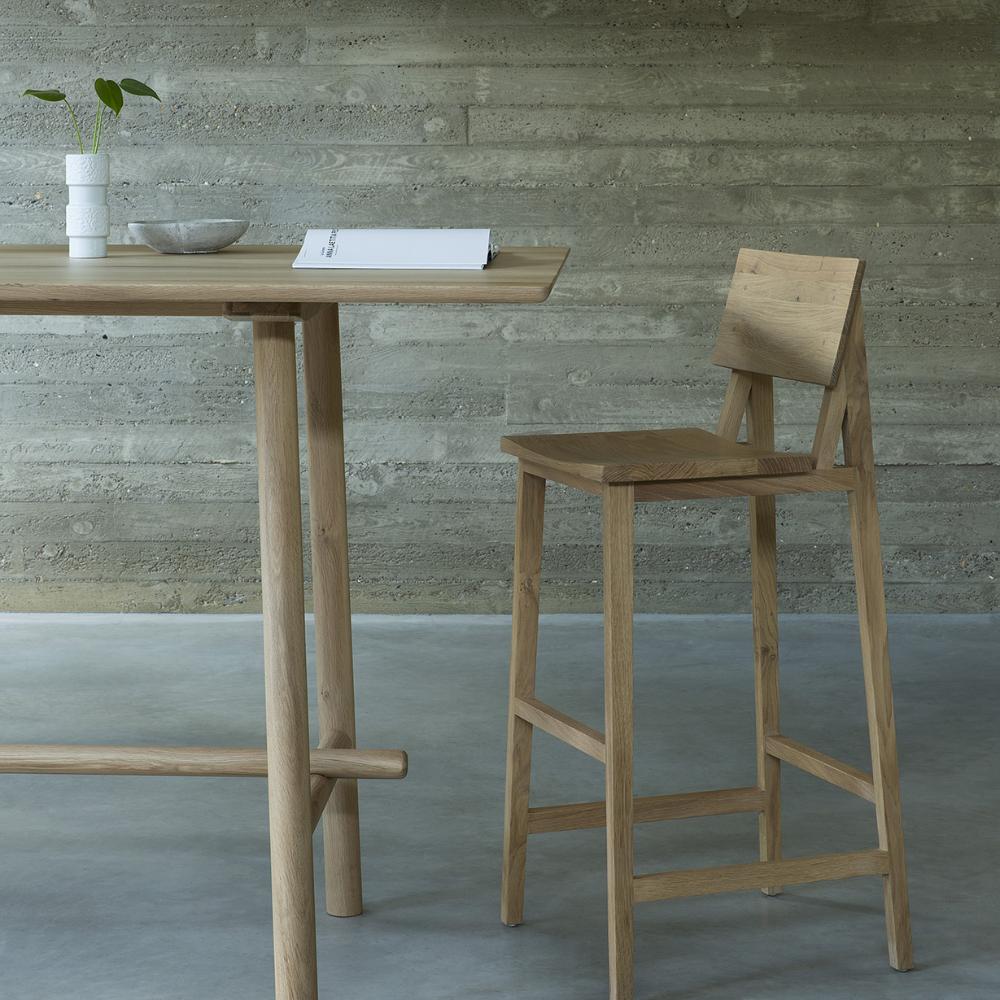 Ethnicraft N4 Bar Stool Oak – Oak Bar Stool with Slim Profile & Curved Ergonomic Seat